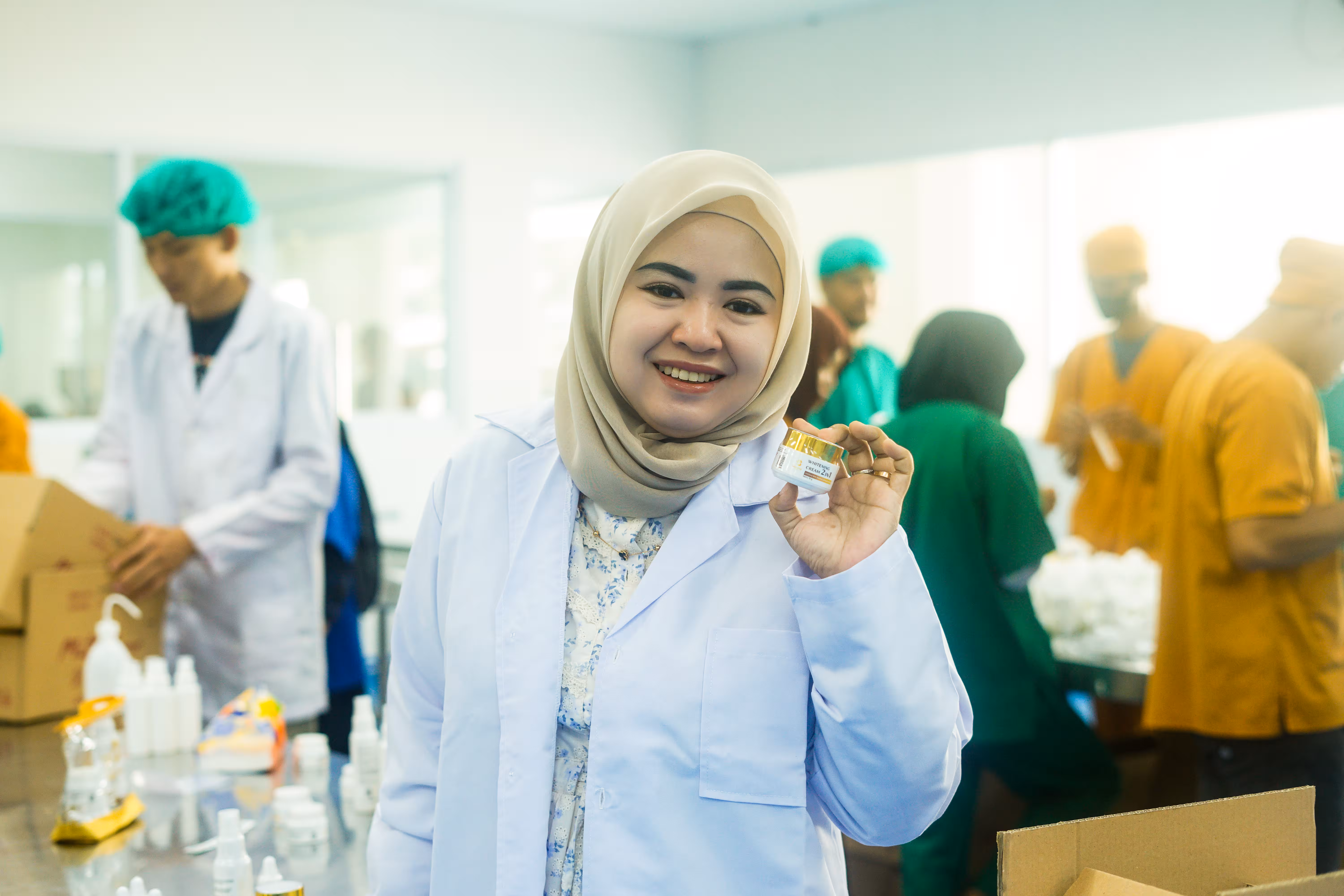 Kenapa Hasil Produk Maklon Bisa Berbeda dari Sample?
